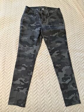 Seven7 Women's Dark Gray Camo Utility Skinny ankle Jeans size 6